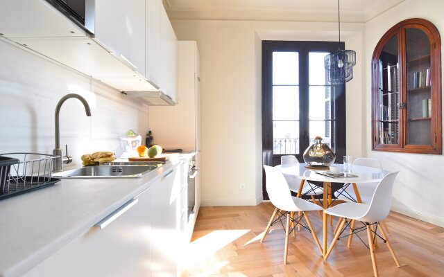 Palau in Barcelona with 2 bedrooms and 2 bathrooms