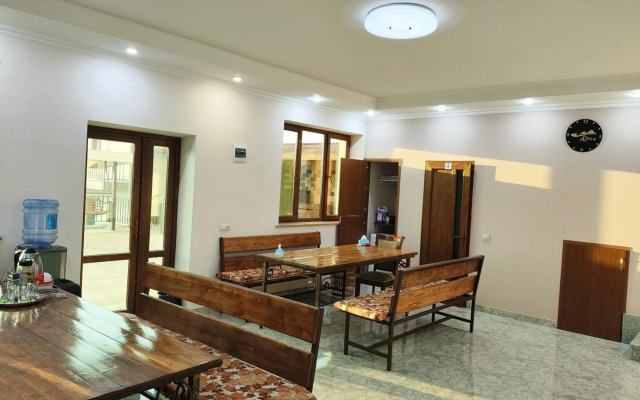 Artur's Poolside EXciting Rest house of 5 rooms