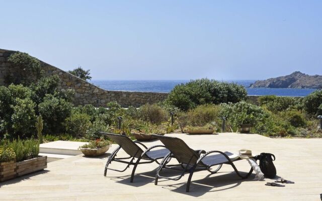 Villa Aphrodite sunkissed MykonianLuxury