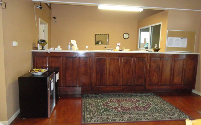 Royal Inn and Suites