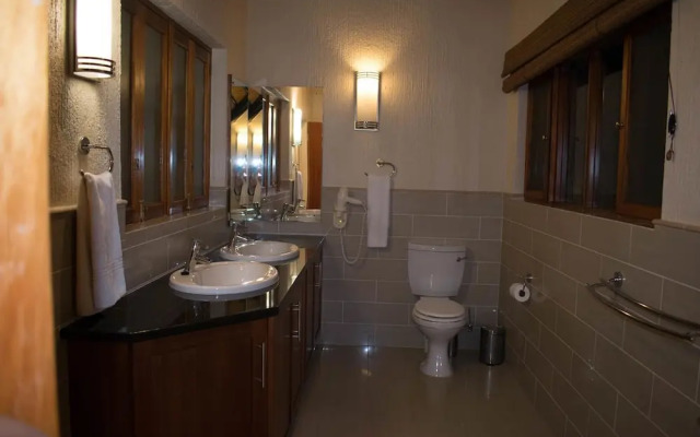 Legend Safaris - Kruger Park Lodge