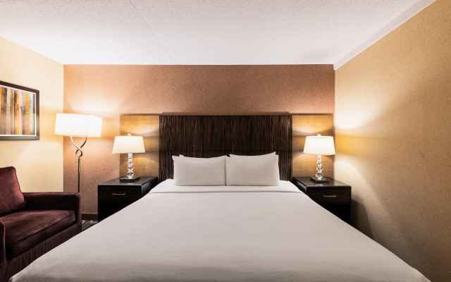 Crowne Plaza Newark Airport by IHG