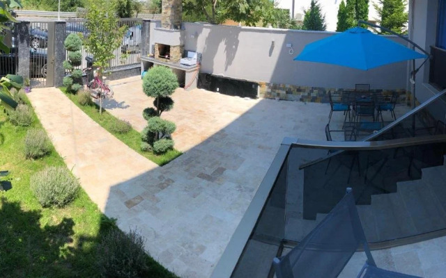 Mav Boutique Villa Cm