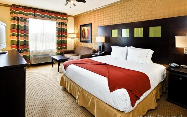 Holiday Inn Express Hotel & Suites Dallas South - Desoto, an IHG Hotel