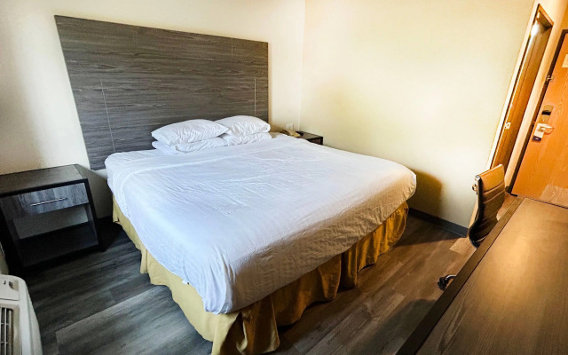 Travelodge by Wyndham Arlington/Dallas Area
