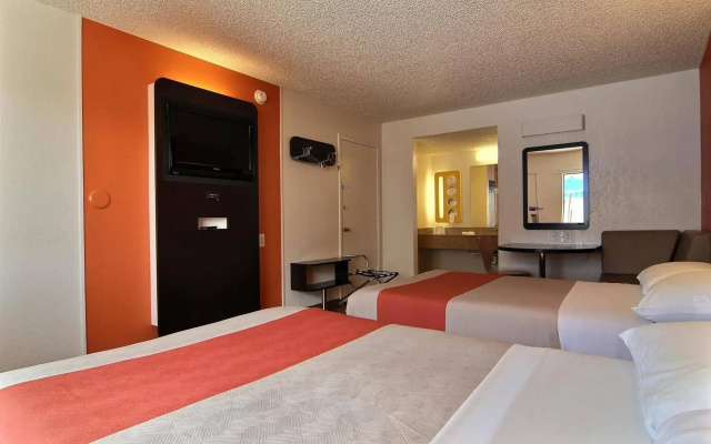 Motel 6 Albuquerque - Coors Road