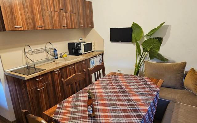 Емили Фемили Хаус