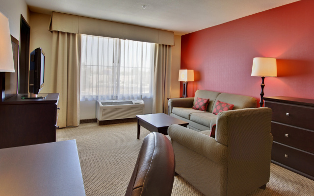Holiday Inn & Suites Bakersfield by IHG