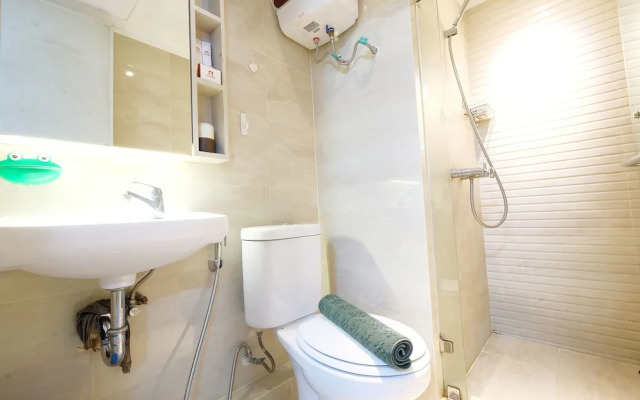 Spacious Apartment at Green Bay Pluit