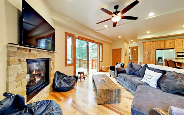 831 Patricia Cabin
