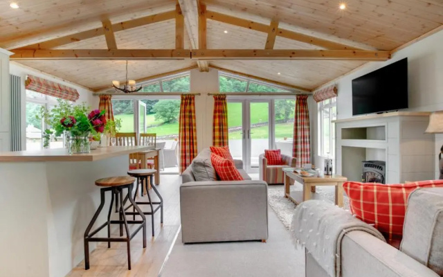 Llyn Dinas Lodge