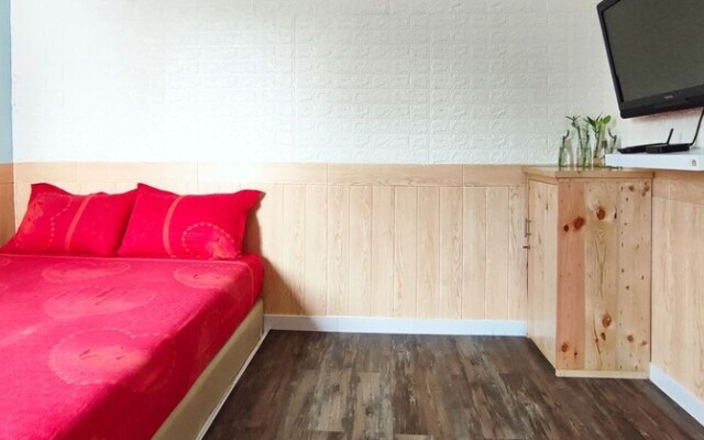 Elis Room at Aeropolis by Ruang Nyaman
