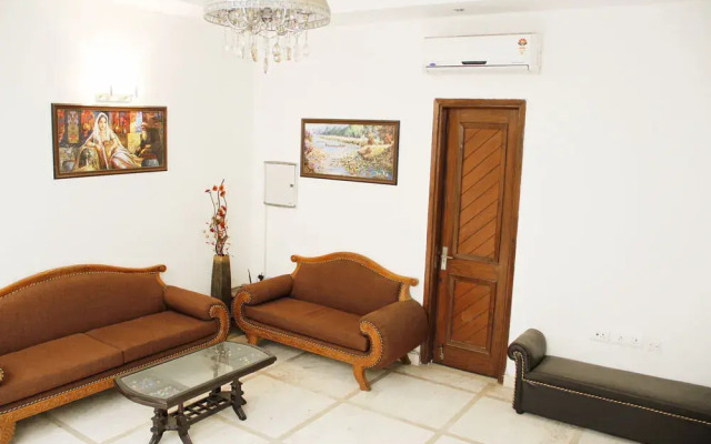 OYO Rooms Noida City Centre 208