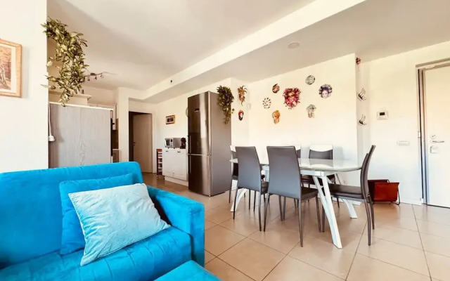 Modern and Peaceful Apartment With Balcony