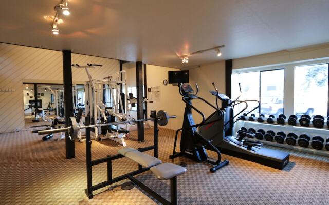 Summit 41 Spacious and Stones Throw to Eagle Lodge by RedAwning