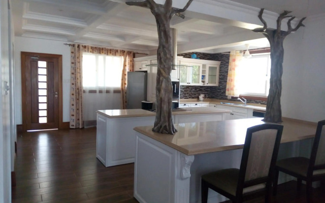 Queens Chateau Boutique Villa