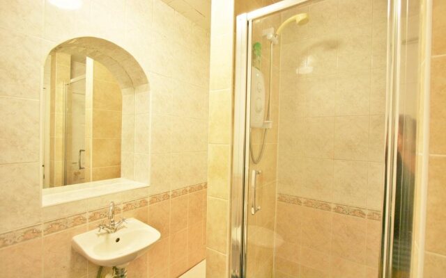 Hatherley Studio Lets by RoomsBooked