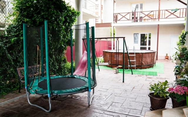 Guest House on ulitsa Uyutnaya