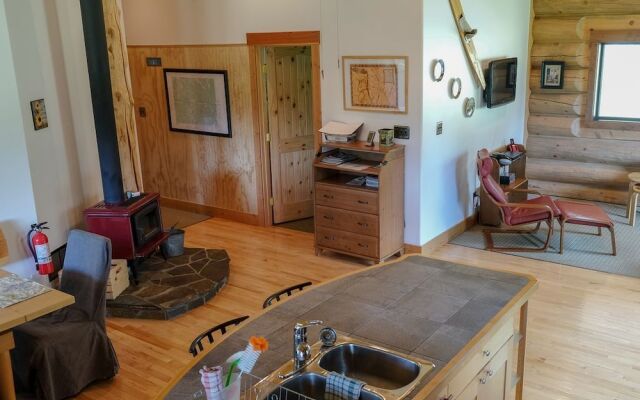 Beautiful Log Chalet Near Fernie, BC