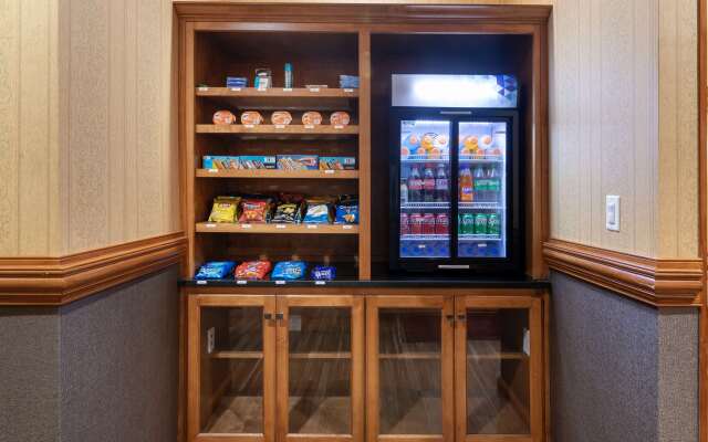 Best Western Plus Bradbury Inn & Suites