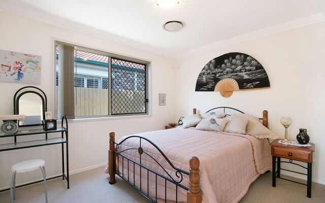 Central Redcliffe Holiday House
