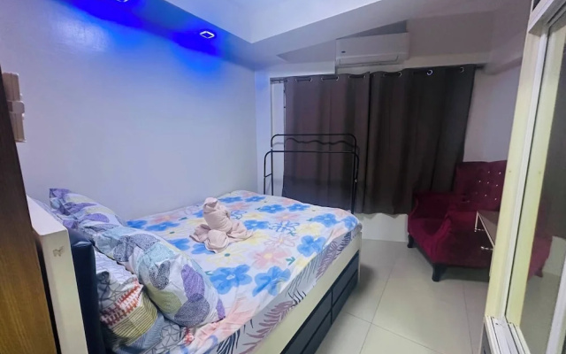 Ritzy Pasay Getaway - Entire Apartment for Rent