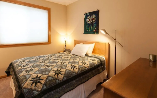 Columbia West 3 Bedroom Condo by RedAwning