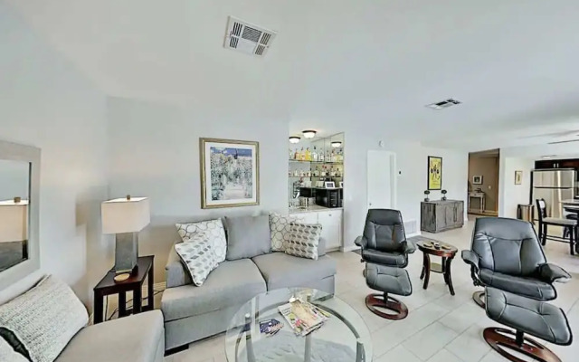 Luxe Retreat - Backyard Oasis