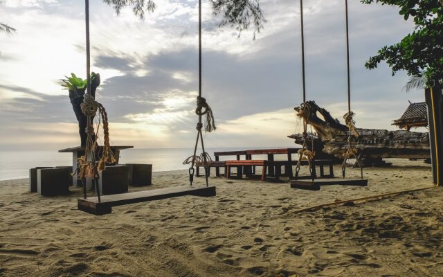 Tharadol Beach Resort