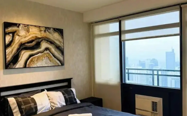 Penthouse 2 bedroom unit with balcony