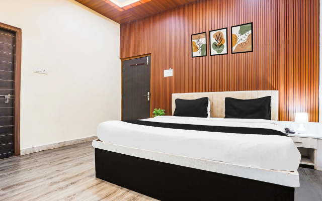 Capital O 41561 Hotel Paradise Residency