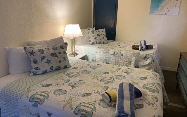 Holiday Court 10 - Pelican