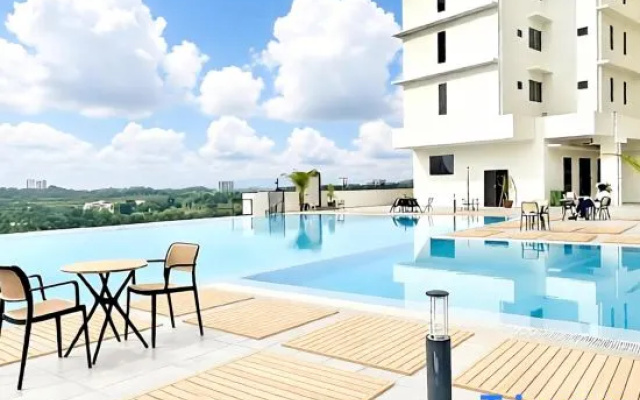 KUALA LUMPUR INTERNATIONAL AIRPORT Residensi by Avery【24-hour operation】+【15-minute drive to KLIA】 – Pool – Labu