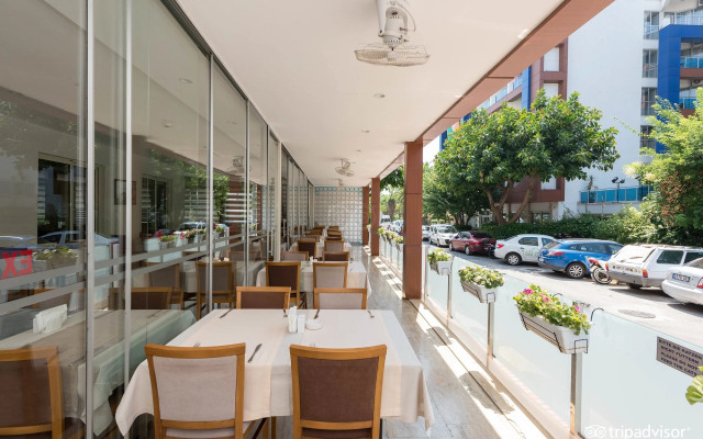 Riviera Hotel & Spa