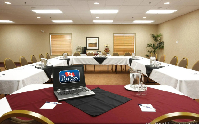 Pomeroy Inn and Suites Chetwynd