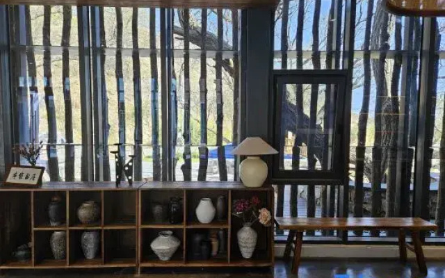 Yimeng Bookstore (Mengshan Baihuayu Scenic Area Store)
