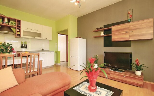 Awesome Home in Umag With Wifi and 2 Bedrooms