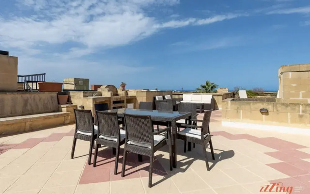 Pet Friendly Penthouse Rooftop Jacuzzi With Views