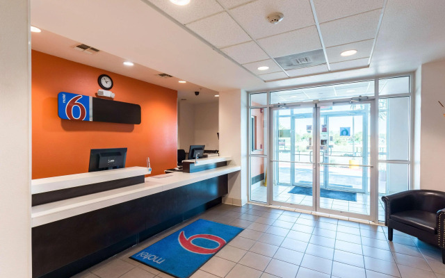 Motel 6 Eagle Pass, TX - Lakeside