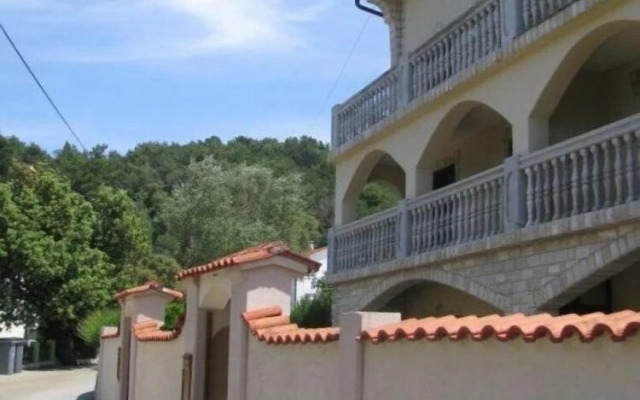 Xena - Comfort and Spacious - A1 Grey