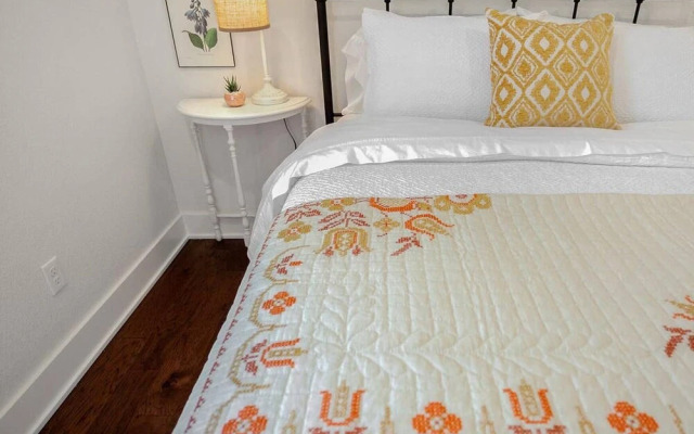 The SoFay Farmhouse - 1 Mile From U of A - Luxury Amenities