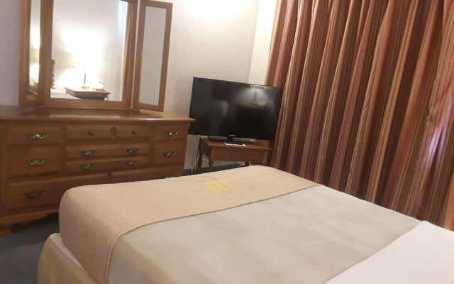 Canadas Best Value Inn and Suites