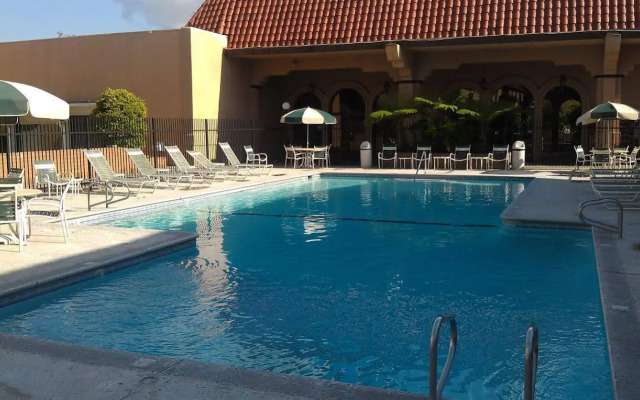 Ramada by Wyndham Fresno North