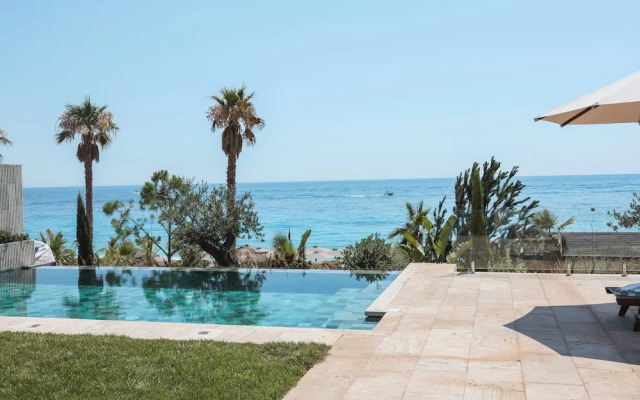 Drymades Inn Resort