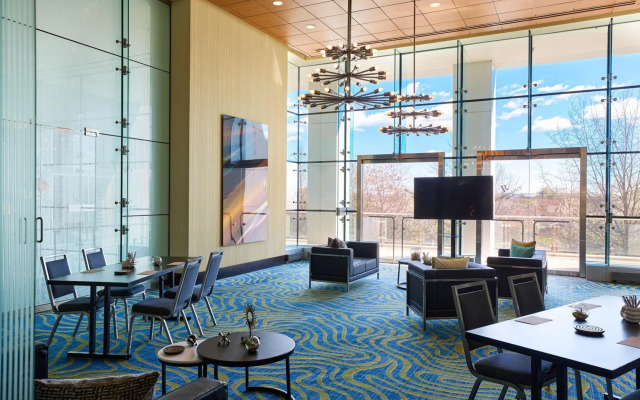 Renaissance Arlington Capital View Hotel