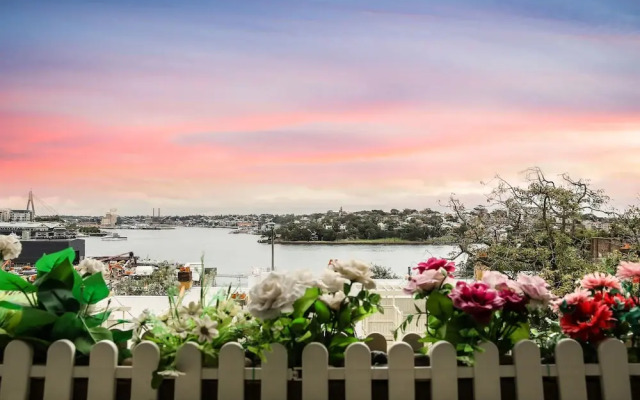 Waterview Terrace in Historic Rocks