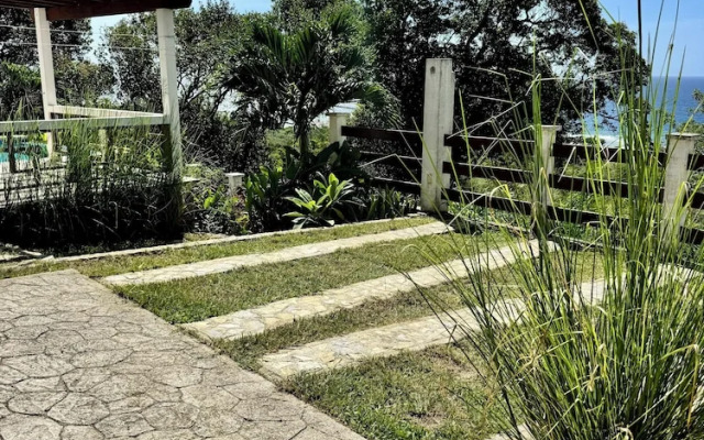 Roatan Infinity Pool & Ocean View