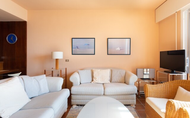 Beach Life Apartment, Exclusive Seafront Triplex