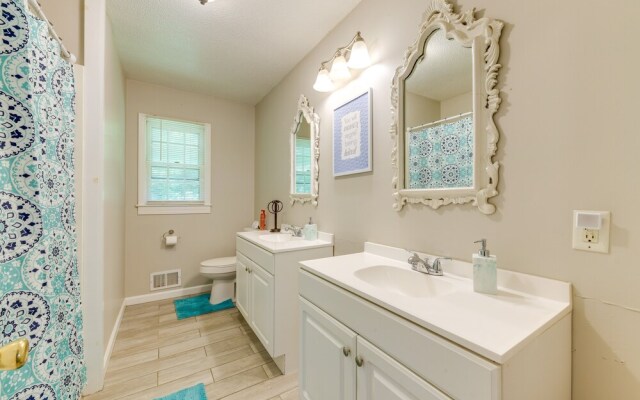 Charming Jonesville Home w/ Grill - Near Wineries!