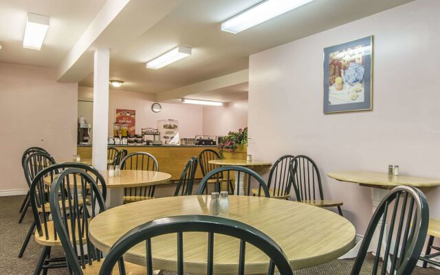 Econo Lodge & Suites Saint John